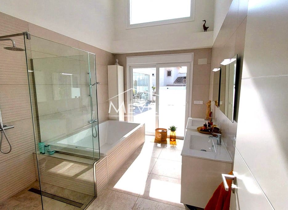 3 bedroom Villa for sale in Campoamor with pool garage - € 1,495,000 (Ref: 8835921)