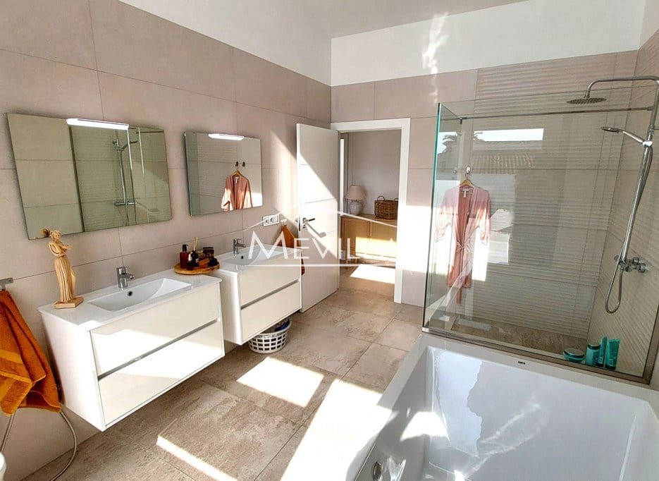 3 bedroom Villa for sale in Campoamor with pool garage - € 1,495,000 (Ref: 8835921)