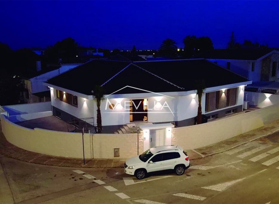 3 bedroom Villa for sale in Campoamor with pool garage - € 1,495,000 (Ref: 8835921)