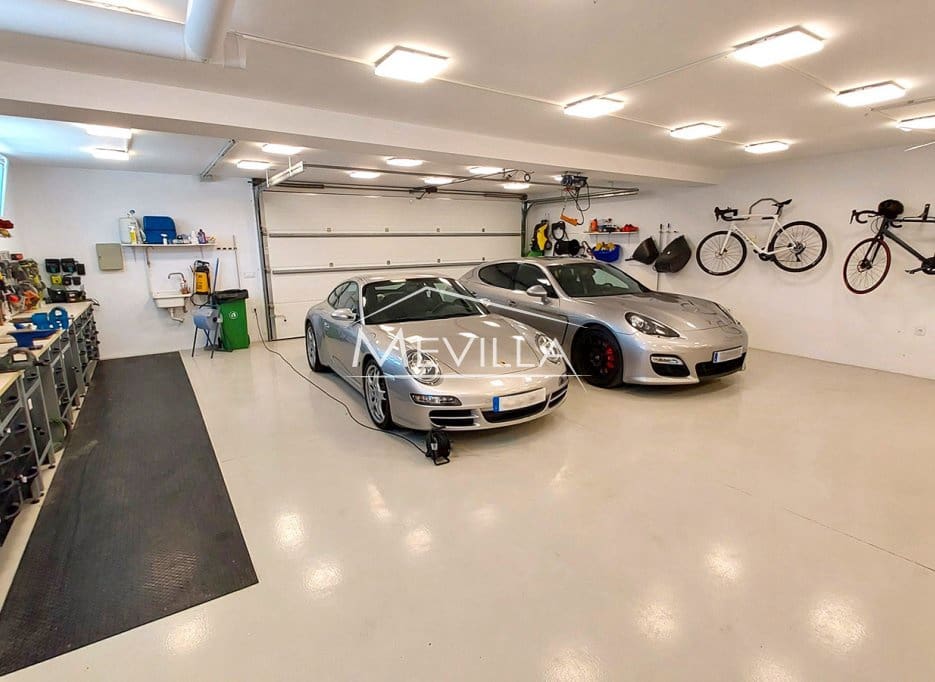 3 bedroom Villa for sale in Campoamor with pool garage - € 1,495,000 (Ref: 8835921)