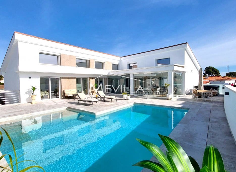 3 bedroom Villa for sale in Campoamor with pool garage - € 1,495,000 (Ref: 8835921)