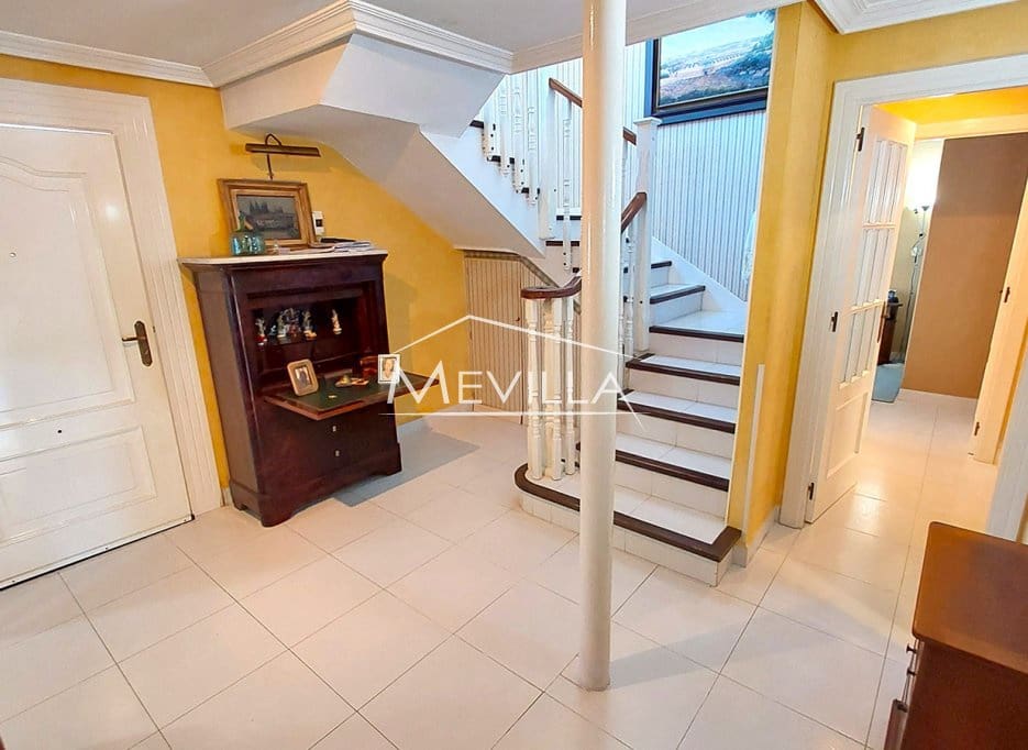 6 bedroom Villa for sale in Campoamor with pool garage - € 725,000 (Ref: 8956080)