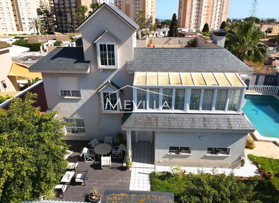 6 bedroom Villa for sale in Campoamor with pool garage - € 725,000 (Ref: 8956080)