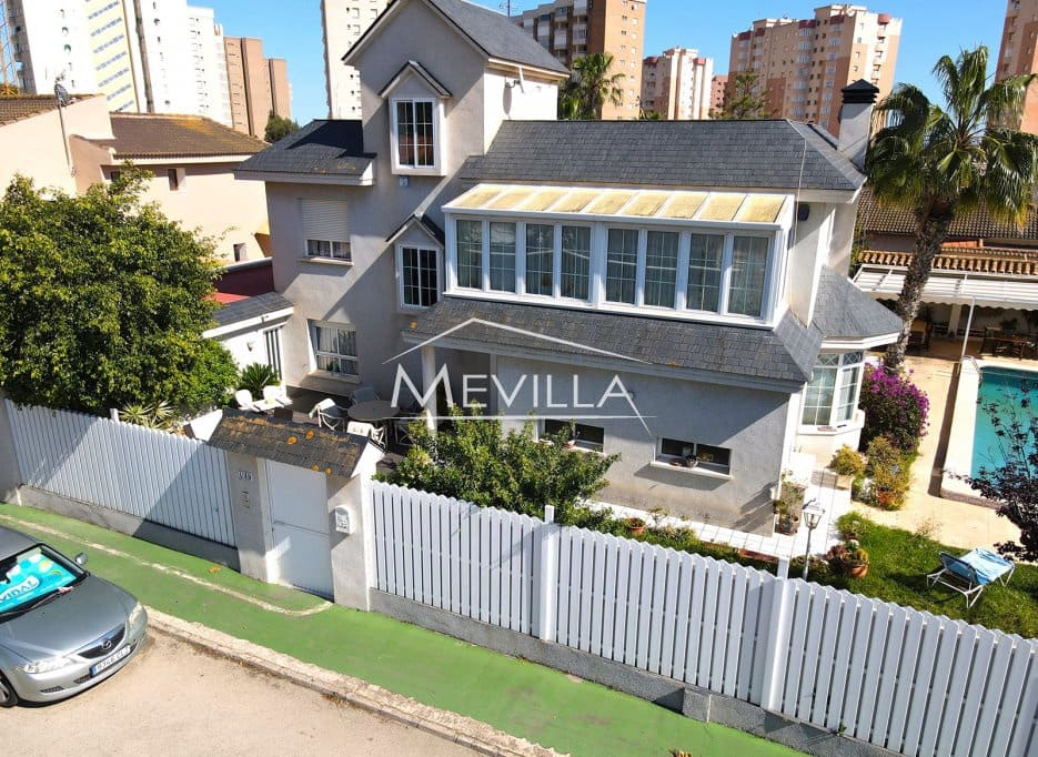 6 bedroom Villa for sale in Campoamor with pool garage - € 725,000 (Ref: 8956080)