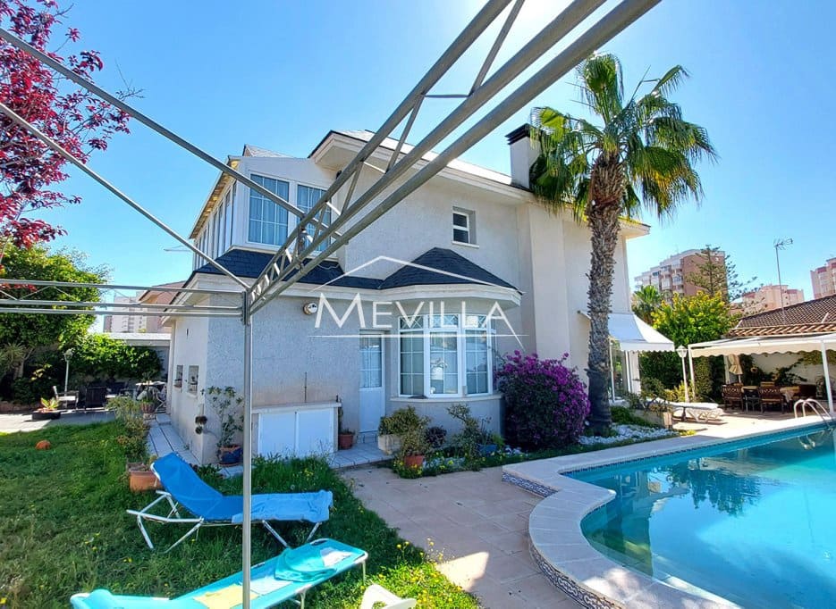 6 bedroom Villa for sale in Campoamor with pool garage - € 725,000 (Ref: 8956080)