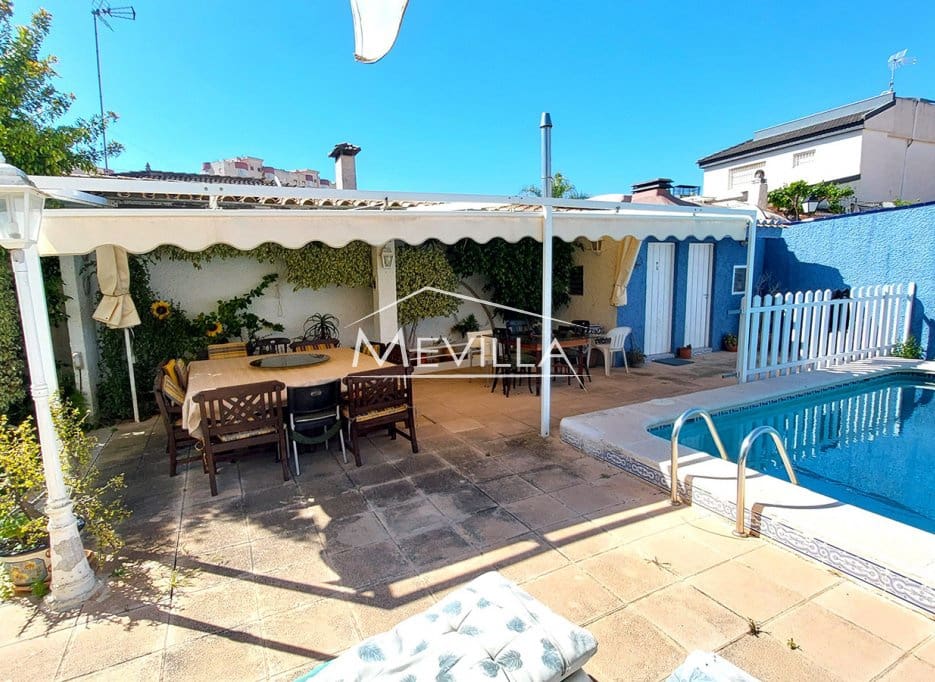 6 bedroom Villa for sale in Campoamor with pool garage - € 725,000 (Ref: 8956080)