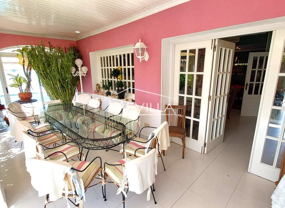 6 bedroom Villa for sale in Campoamor with pool garage - € 725,000 (Ref: 8956080)