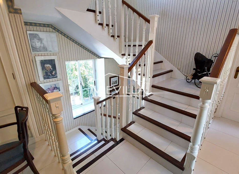 6 bedroom Villa for sale in Campoamor with pool garage - € 725,000 (Ref: 8956080)