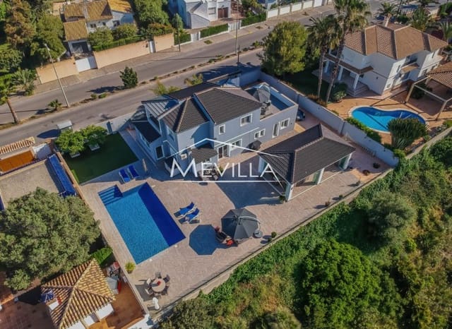 5 soverom Villa til salgs i Cabo Roig, Orihuela med svømmebasseng garasje - € 1 400 000 (Ref: 8960372)