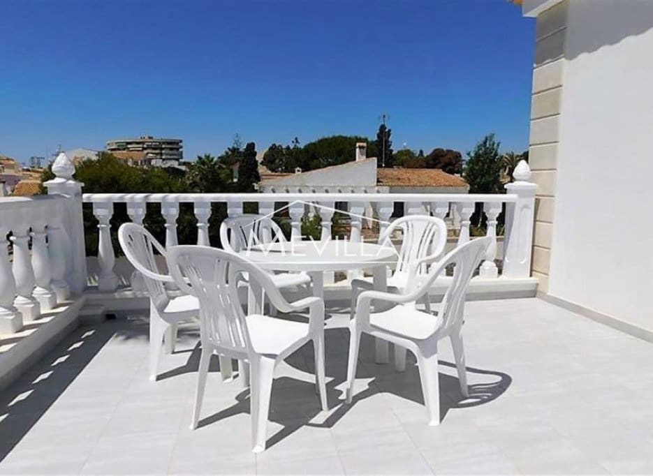 6 Zimmer Villa zu verkaufen in La Zenia mit Pool Garage - 1.600.000 € (Ref: 8998290)