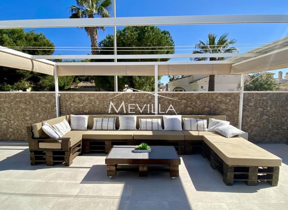 6 Zimmer Villa zu verkaufen in La Zenia mit Pool Garage - 1.600.000 € (Ref: 8998290)