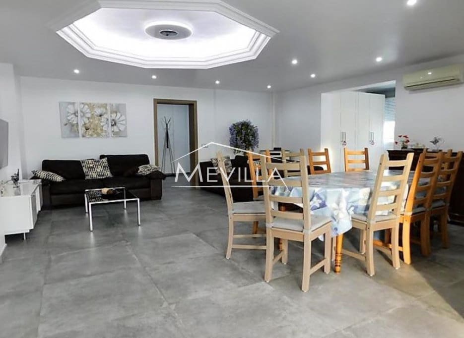 6 Zimmer Villa zu verkaufen in La Zenia mit Pool Garage - 1.600.000 € (Ref: 8998290)