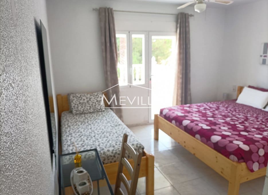 6 Zimmer Villa zu verkaufen in La Zenia mit Pool Garage - 1.600.000 € (Ref: 8998290)