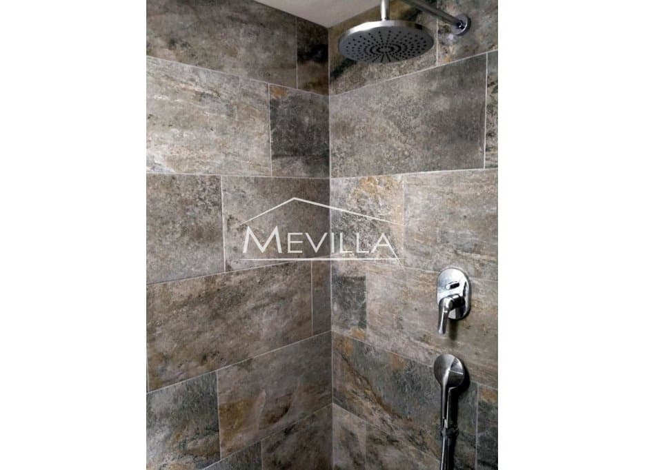 6 Zimmer Villa zu verkaufen in La Zenia mit Pool Garage - 1.600.000 € (Ref: 8998290)