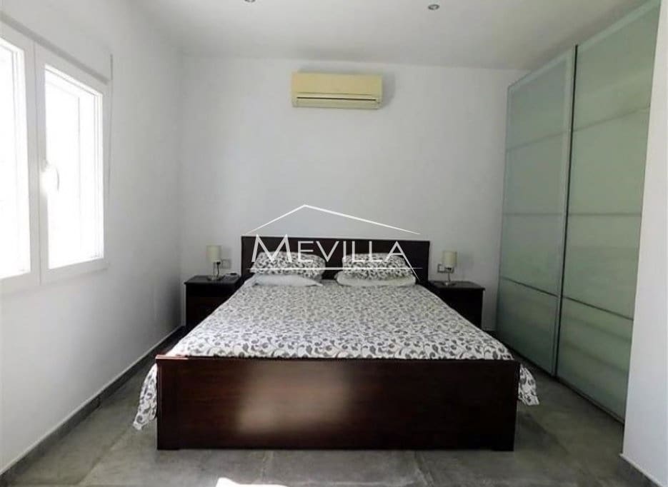 6 Zimmer Villa zu verkaufen in La Zenia mit Pool Garage - 1.600.000 € (Ref: 8998290)