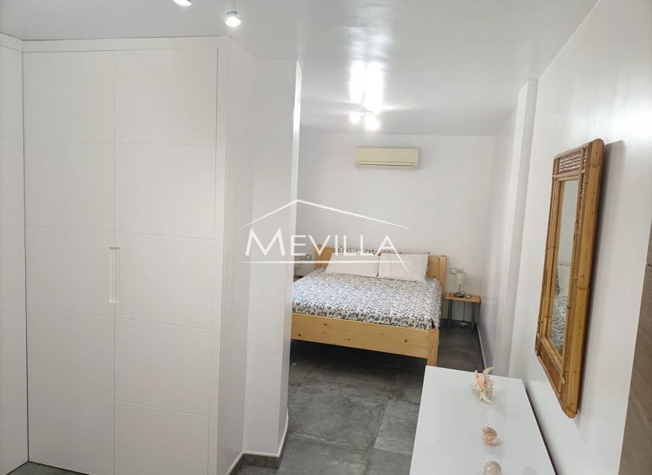 6 Zimmer Villa zu verkaufen in La Zenia mit Pool Garage - 1.600.000 € (Ref: 8998290)