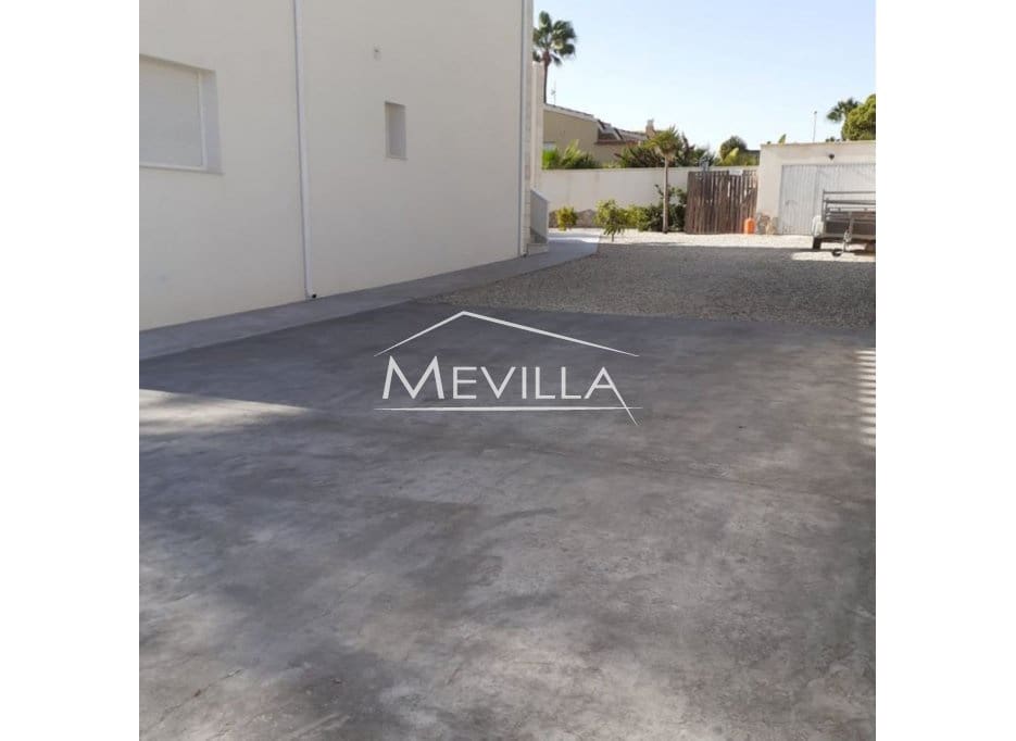 6 Zimmer Villa zu verkaufen in La Zenia mit Pool Garage - 1.600.000 € (Ref: 8998290)