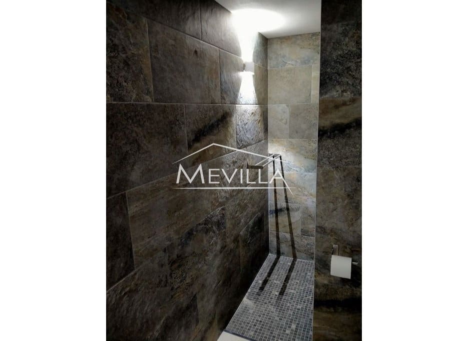 6 Zimmer Villa zu verkaufen in La Zenia mit Pool Garage - 1.600.000 € (Ref: 8998290)