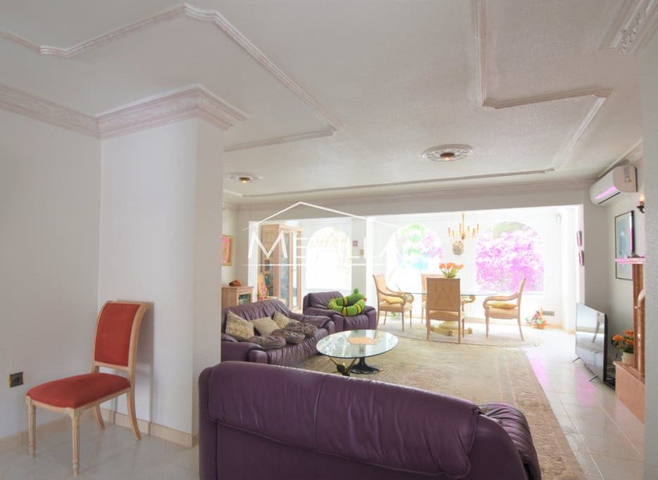 5 sypialnia Willa na sprzedaż w La Zenia z basenem garażem - 1 050 000 € (Ref: 9077404)