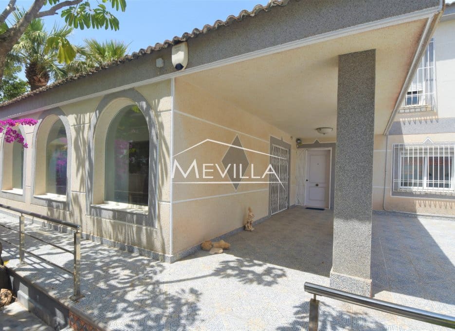 5 sypialnia Willa na sprzedaż w La Zenia z basenem garażem - 1 050 000 € (Ref: 9077404)