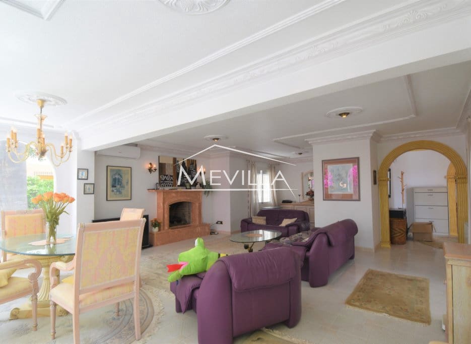 5 sypialnia Willa na sprzedaż w La Zenia z basenem garażem - 1 050 000 € (Ref: 9077404)