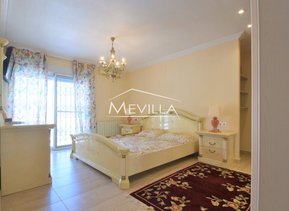 5 sypialnia Willa na sprzedaż w La Zenia z basenem garażem - 1 050 000 € (Ref: 9077404)