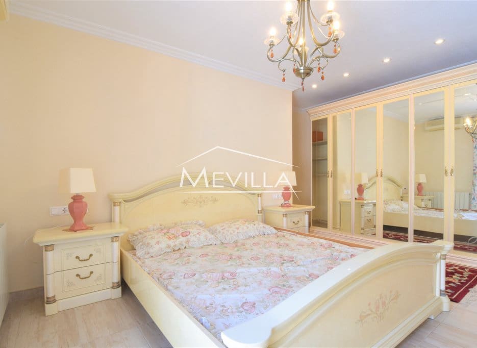 5 sypialnia Willa na sprzedaż w La Zenia z basenem garażem - 1 050 000 € (Ref: 9077404)