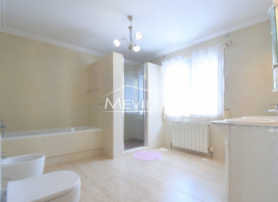 5 sypialnia Willa na sprzedaż w La Zenia z basenem garażem - 1 050 000 € (Ref: 9077404)