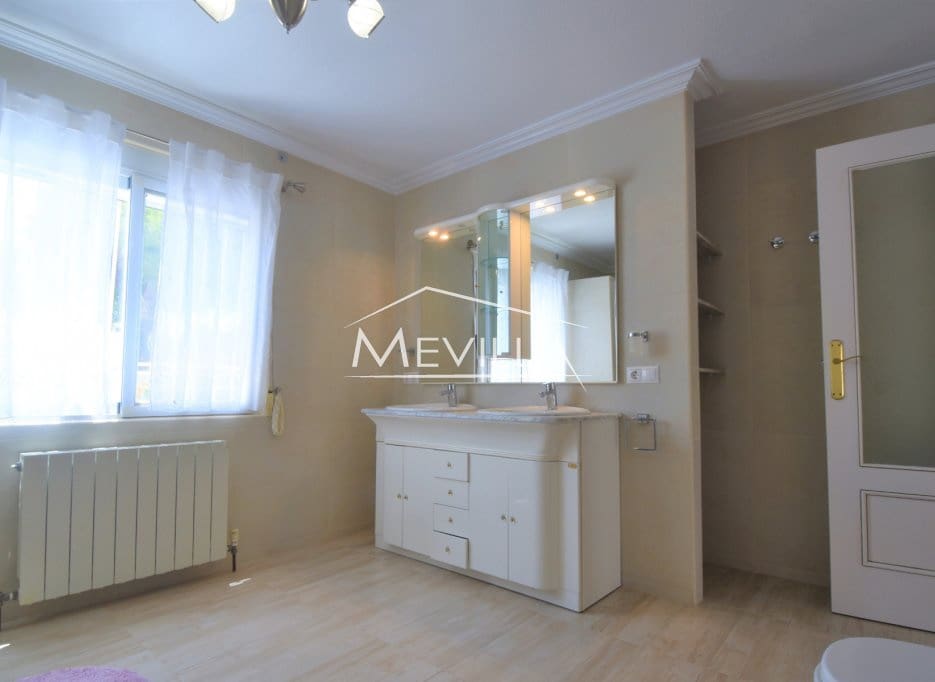 5 sypialnia Willa na sprzedaż w La Zenia z basenem garażem - 1 050 000 € (Ref: 9077404)