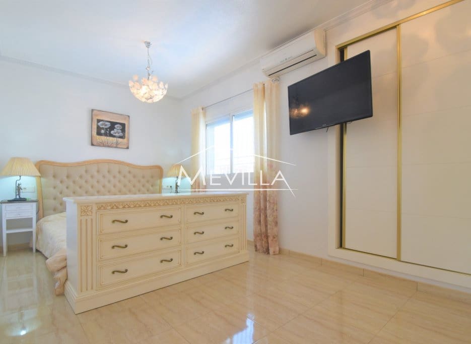 5 sypialnia Willa na sprzedaż w La Zenia z basenem garażem - 1 050 000 € (Ref: 9077404)