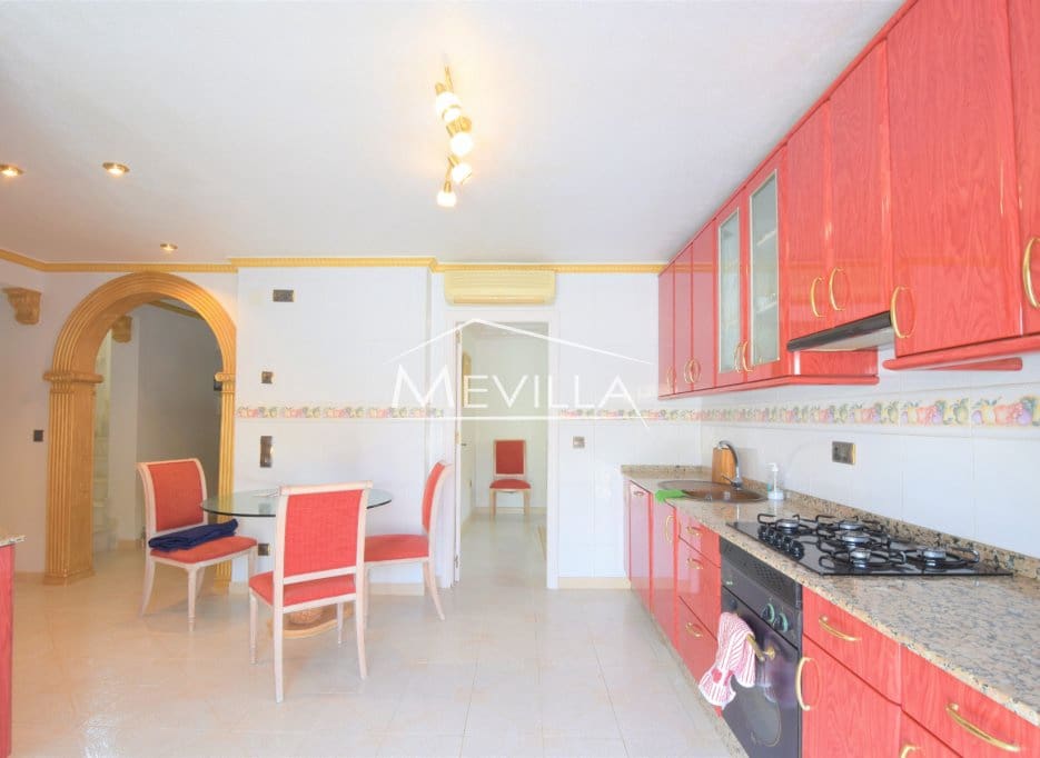 5 sypialnia Willa na sprzedaż w La Zenia z basenem garażem - 1 050 000 € (Ref: 9077404)