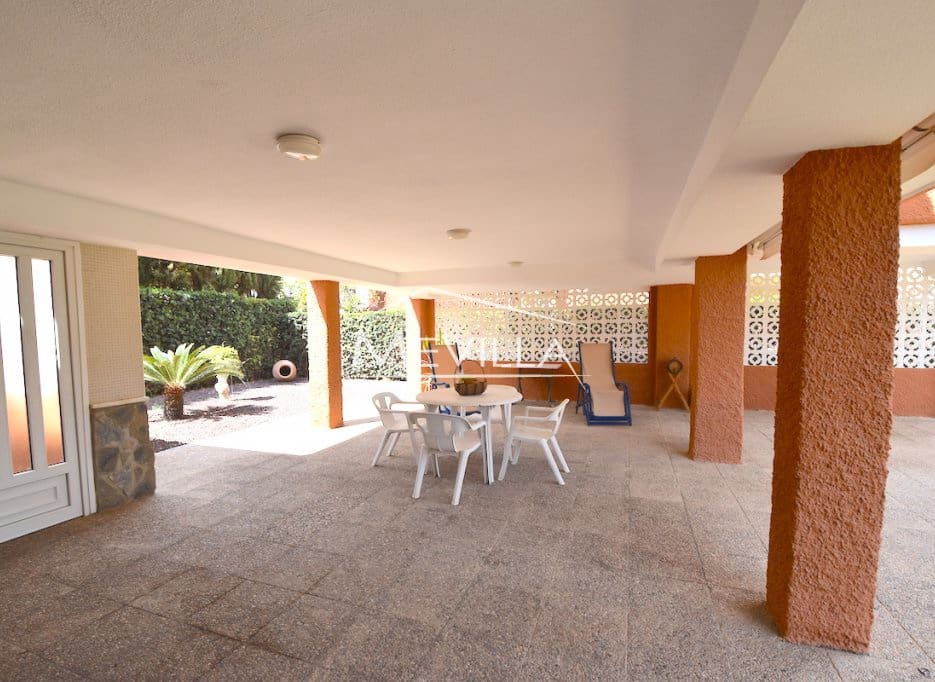 Chalet de 5 habitaciones en Torrevieja en venta con garaje - 1.050.000 € (Ref: 9077406)