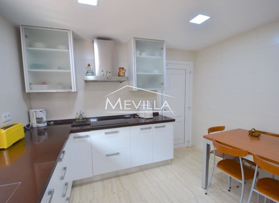Chalet de 5 habitaciones en Torrevieja en venta con garaje - 1.050.000 € (Ref: 9077406)