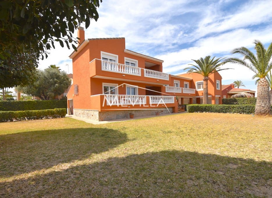 Chalet de 5 habitaciones en Torrevieja en venta con garaje - 1.050.000 € (Ref: 9077406)
