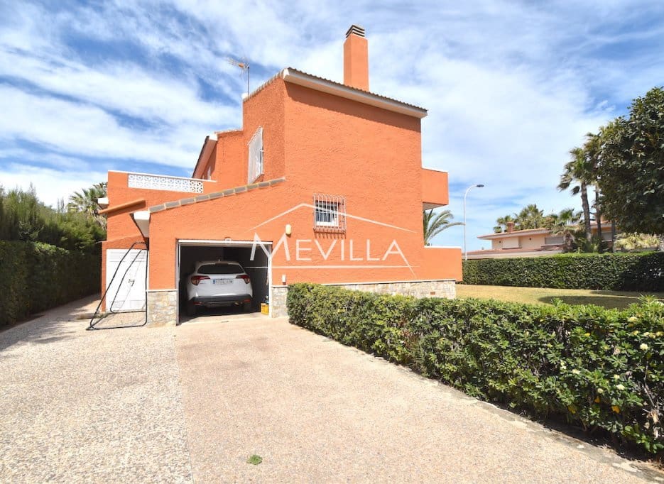 Chalet de 5 habitaciones en Torrevieja en venta con garaje - 1.050.000 € (Ref: 9077406)