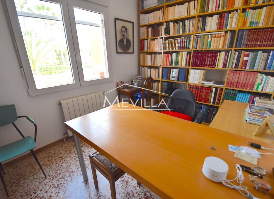 Chalet de 5 habitaciones en Torrevieja en venta con garaje - 1.050.000 € (Ref: 9077406)