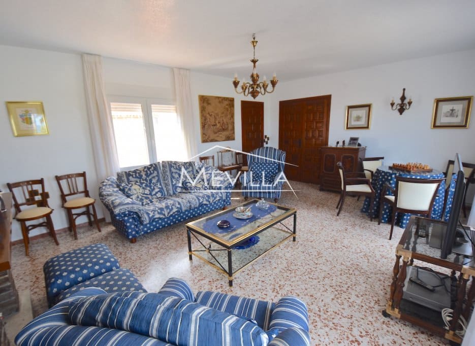 Chalet de 5 habitaciones en Torrevieja en venta con garaje - 1.050.000 € (Ref: 9077406)