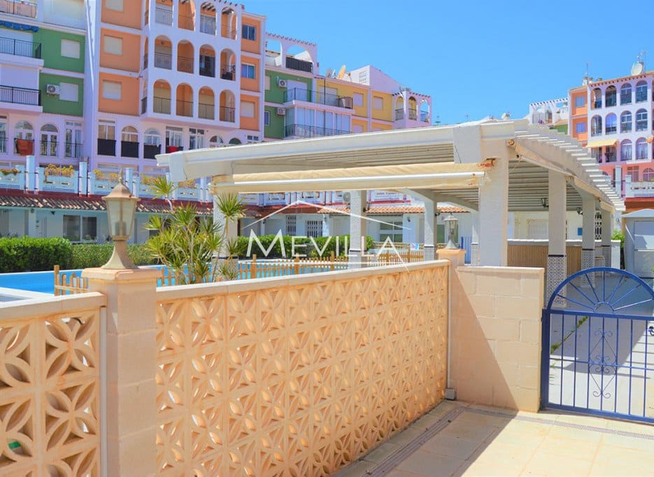 Kommersiell til salgs i Torrevieja med svømmebasseng garasje - € 195 000 (Ref: 9077407)