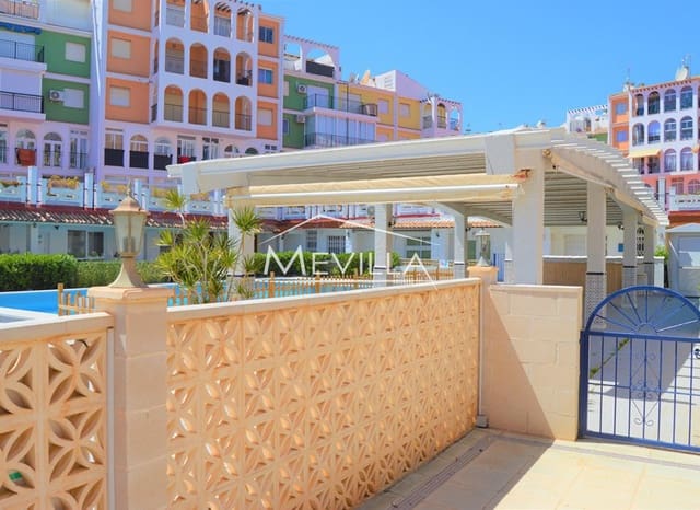 Kommersiell til salgs i Torrevieja med svømmebasseng garasje - € 195 000 (Ref: 9077407)