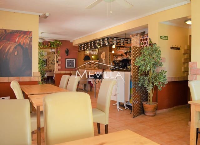 Kommersiell til salgs i Torrevieja med svømmebasseng garasje - € 195 000 (Ref: 9077407)