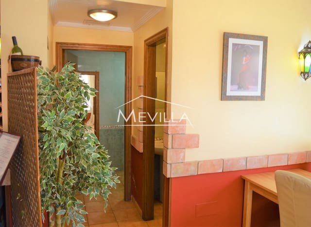 Kommersiell til salgs i Torrevieja med svømmebasseng garasje - € 195 000 (Ref: 9077407)