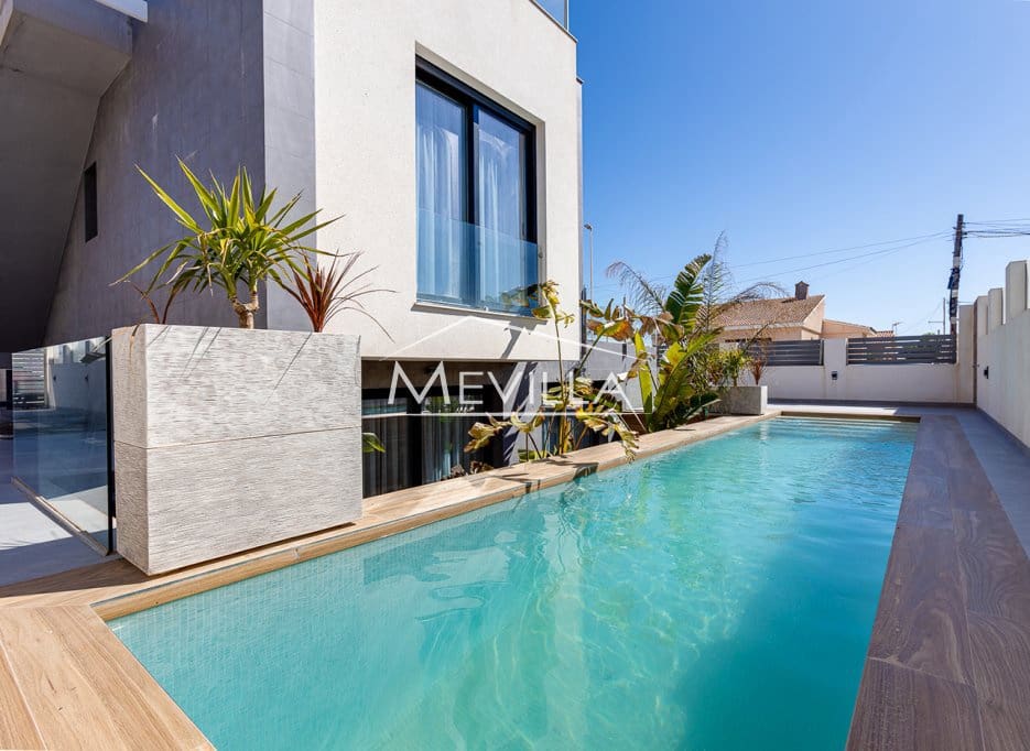 4 quarto Moradia para venda em Torrevieja com piscina garagem - 990 000 € (Ref: 9077408)