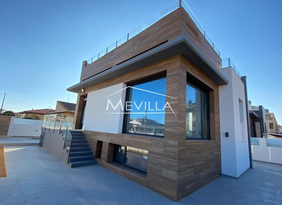 4 quarto Moradia para venda em Torrevieja com piscina garagem - 990 000 € (Ref: 9077408)