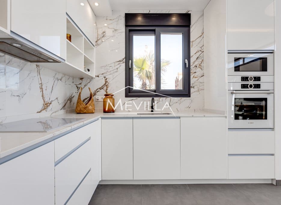 4 quarto Moradia para venda em Torrevieja com piscina garagem - 990 000 € (Ref: 9077408)