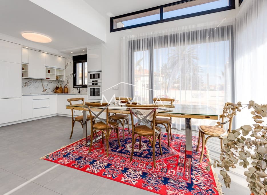 4 quarto Moradia para venda em Torrevieja com piscina garagem - 990 000 € (Ref: 9077408)