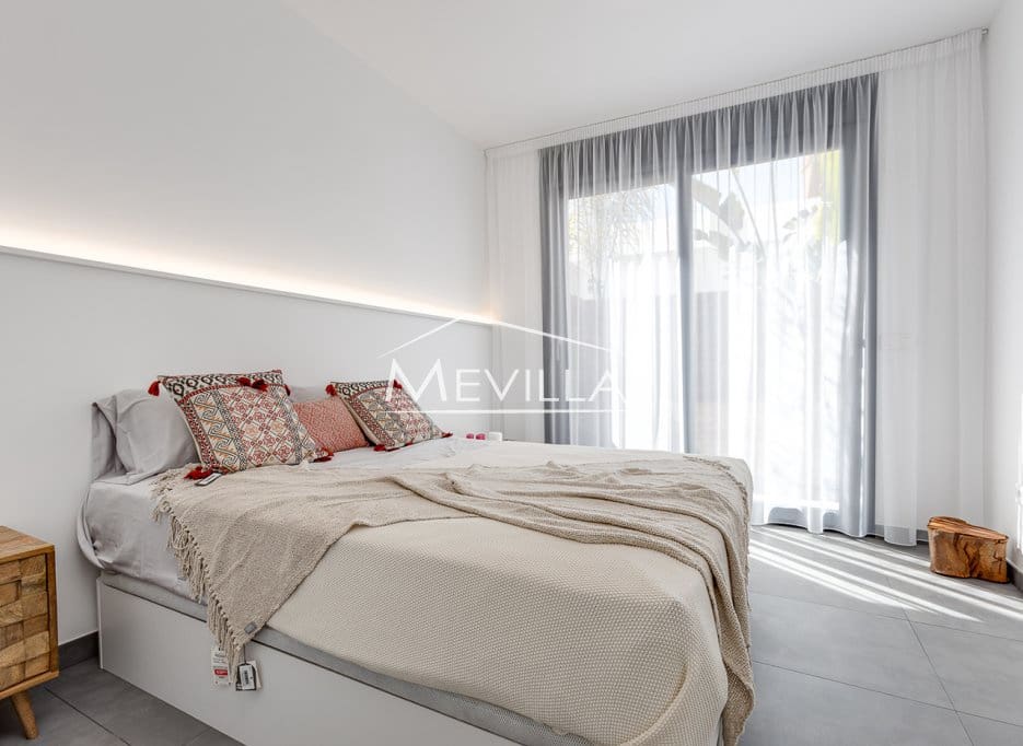 4 quarto Moradia para venda em Torrevieja com piscina garagem - 990 000 € (Ref: 9077408)