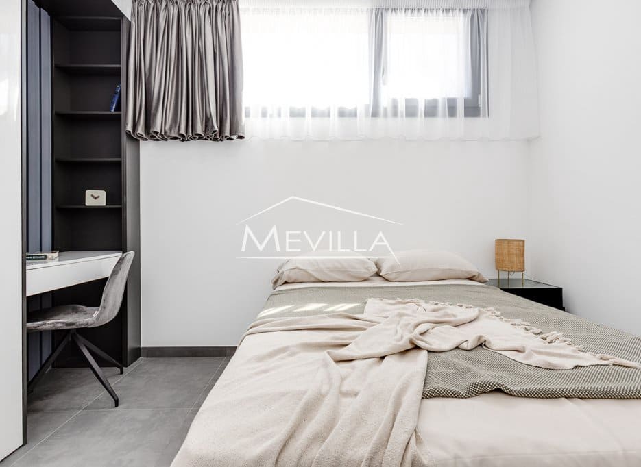 4 quarto Moradia para venda em Torrevieja com piscina garagem - 990 000 € (Ref: 9077408)