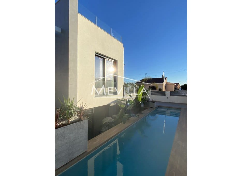 4 quarto Moradia para venda em Torrevieja com piscina garagem - 990 000 € (Ref: 9077408)