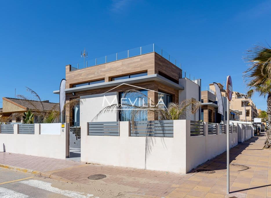 4 quarto Moradia para venda em Torrevieja com piscina garagem - 990 000 € (Ref: 9077408)