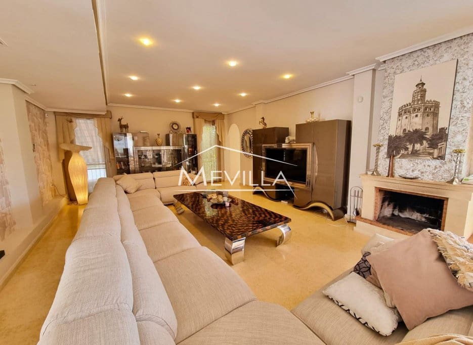 5 soveværelse Villa til salg i Torrevieja med swimmingpool garage - € 1.170.000 (Ref: 9077416)